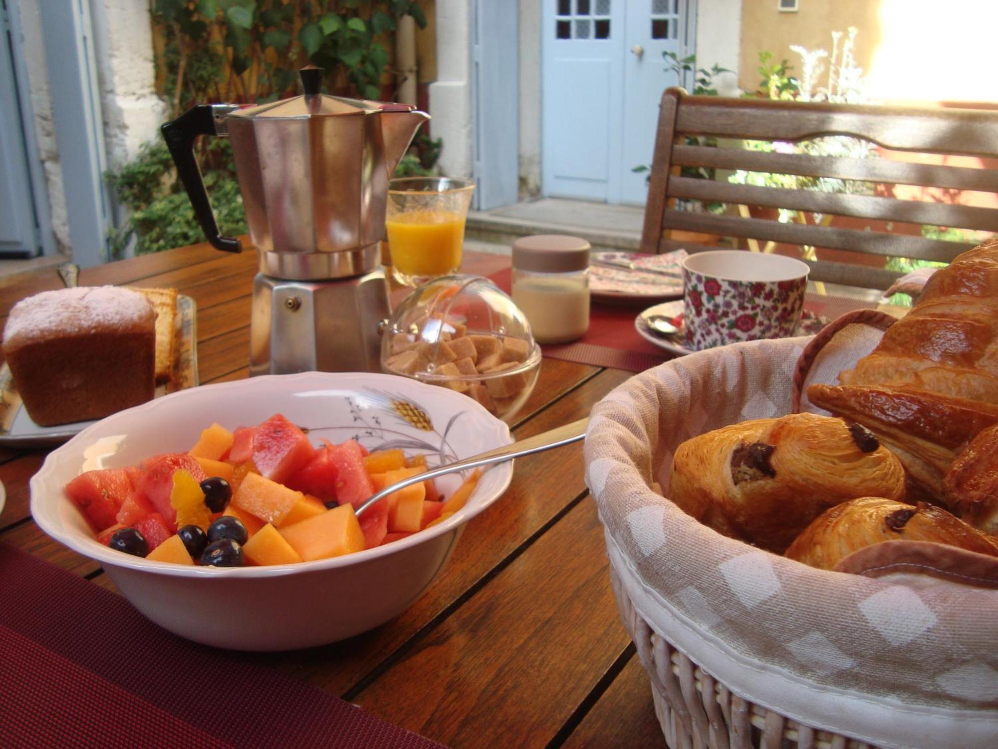 Bed And Breakfast Au Soleil Marsillargues Exterior photo